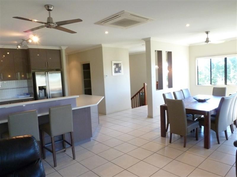 2/104 Binnington Esplanade, East Mackay QLD 4740