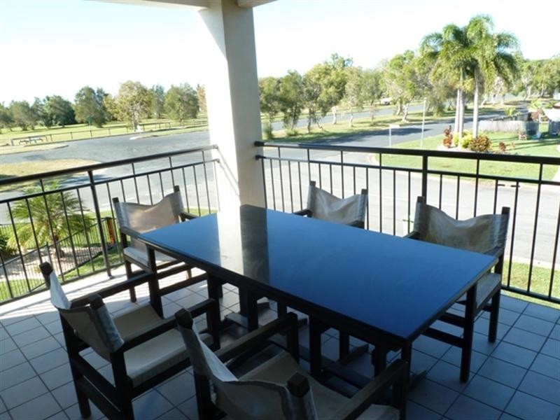 2/104 Binnington Esplanade, East Mackay QLD 4740