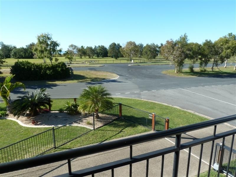 2/104 Binnington Esplanade, East Mackay QLD 4740