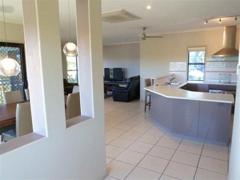 2/104 Binnington Esplanade, East Mackay QLD 4740