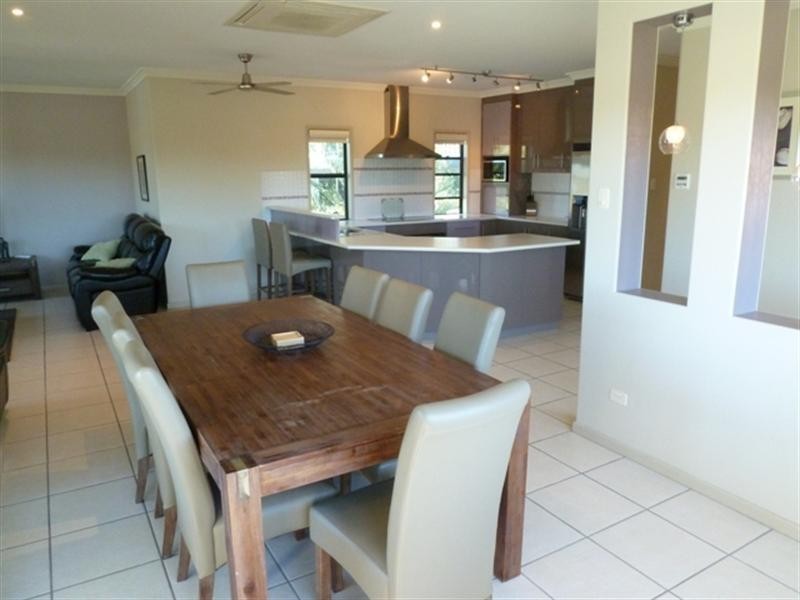 2/104 Binnington Esplanade, East Mackay QLD 4740