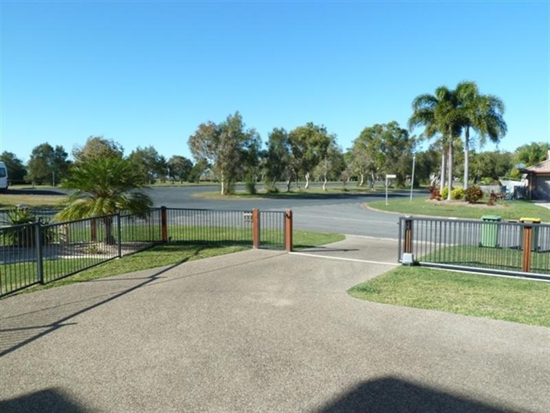2/104 Binnington Esplanade, East Mackay QLD 4740