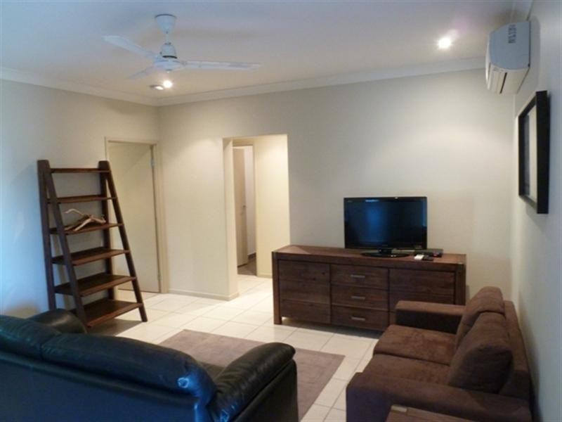 2/104 Binnington Esplanade, East Mackay QLD 4740