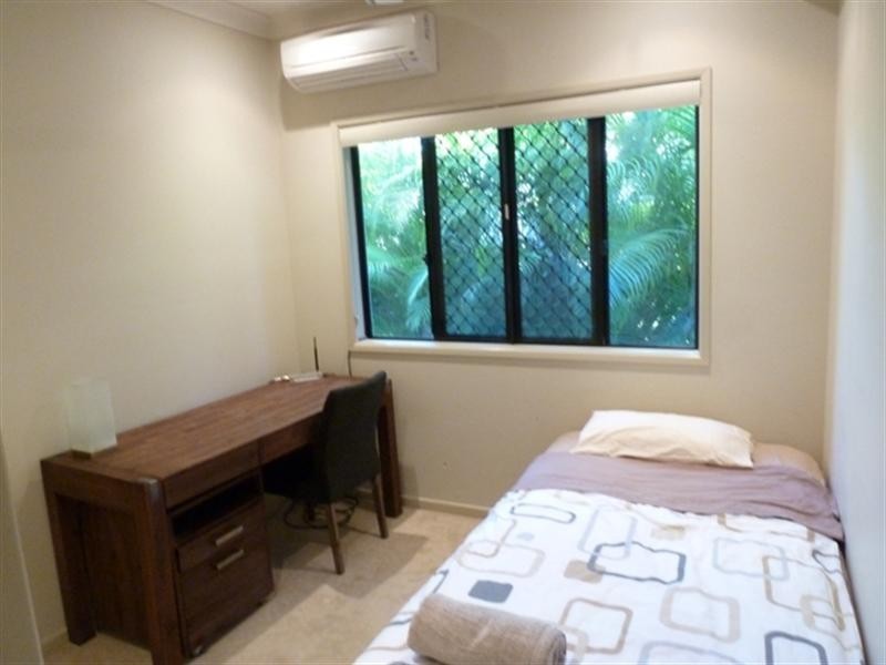 2/104 Binnington Esplanade, East Mackay QLD 4740