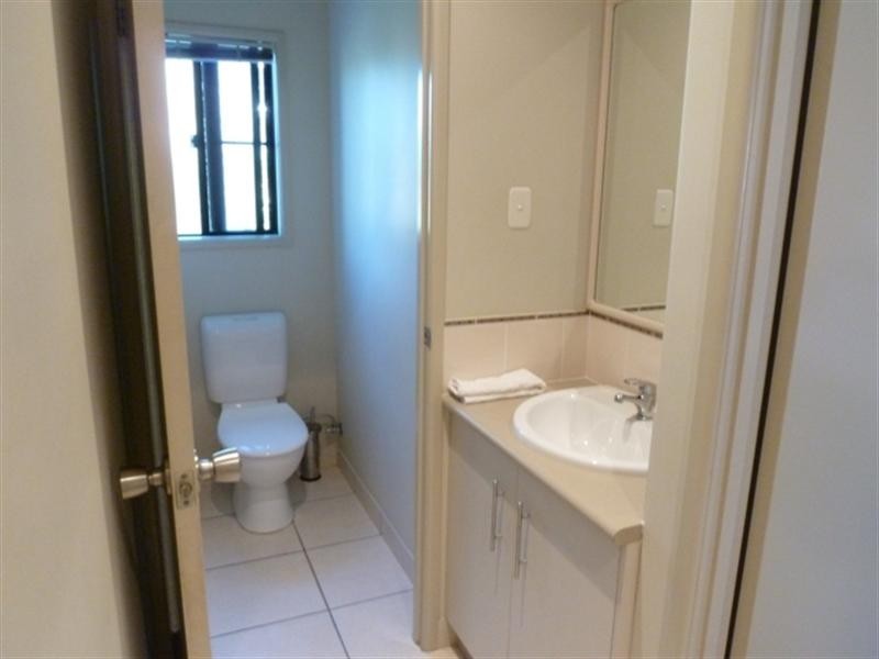 2/104 Binnington Esplanade, East Mackay QLD 4740