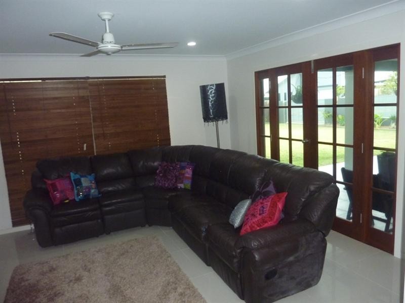27 Madison Avenue, Glenella QLD 4740
