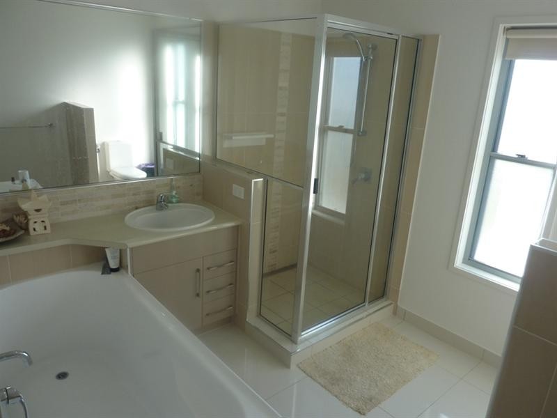 27 Madison Avenue, Glenella QLD 4740