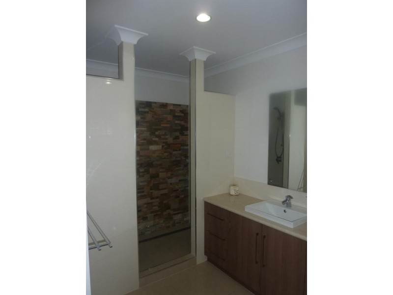 27 Madison Avenue, Glenella QLD 4740