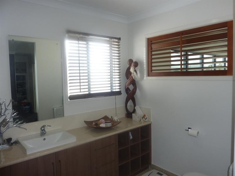 27 Madison Avenue, Glenella QLD 4740