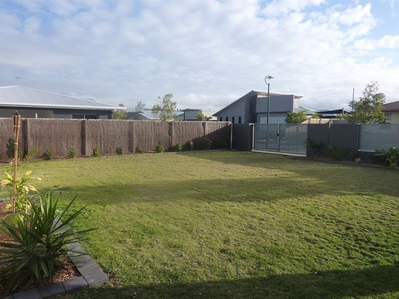 27 Madison Avenue, Glenella QLD 4740