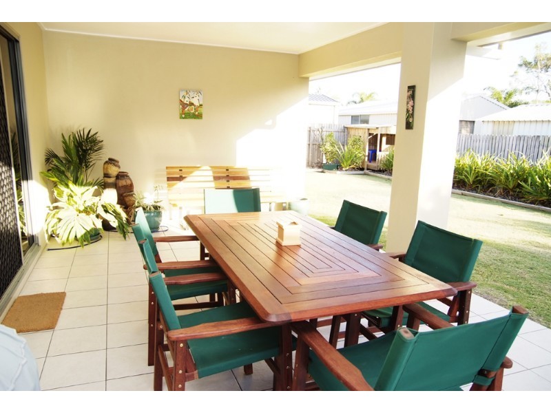 10 Eva Parade, Glenella QLD 4740