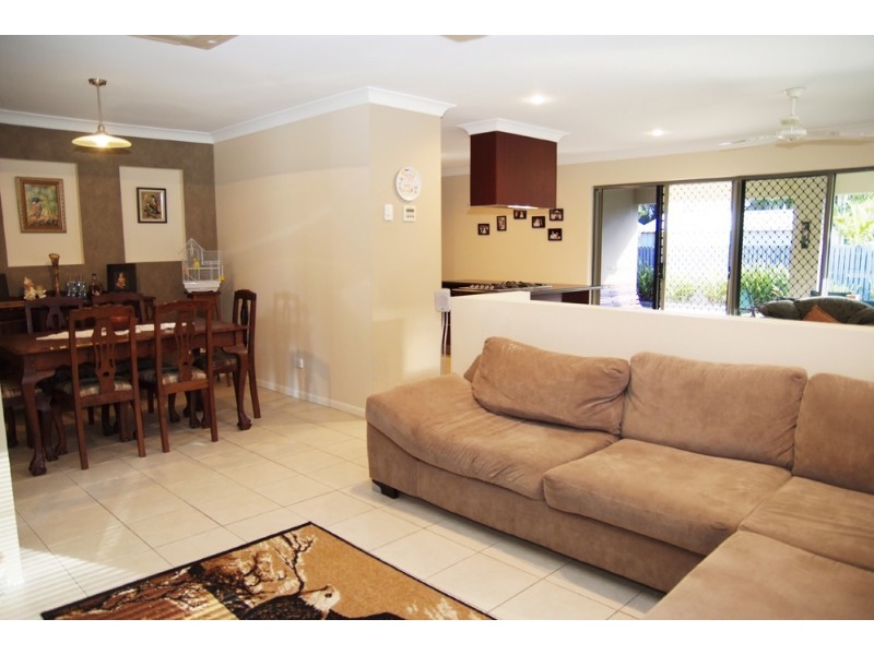 10 Eva Parade, Glenella QLD 4740