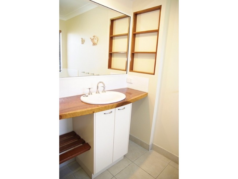 10 Eva Parade, Glenella QLD 4740