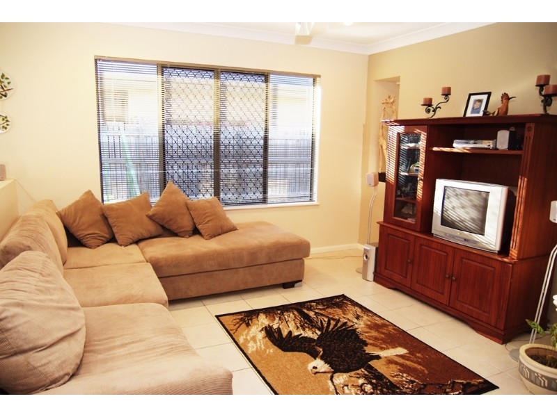 10 Eva Parade, Glenella QLD 4740
