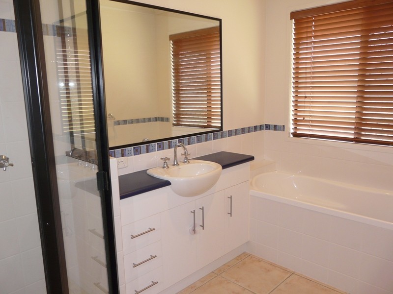 4 Cumming Court, Glenella QLD 4740