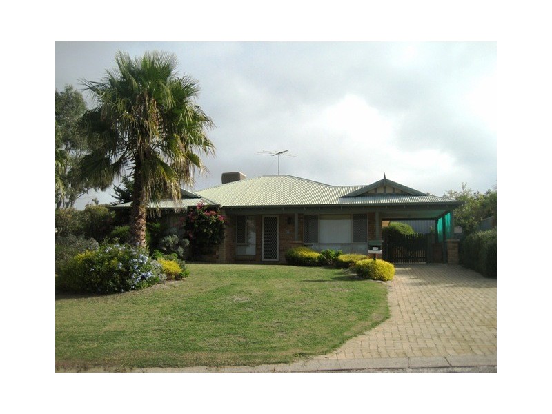 17A Honeysuckle Ramble, Halls Head WA 6210