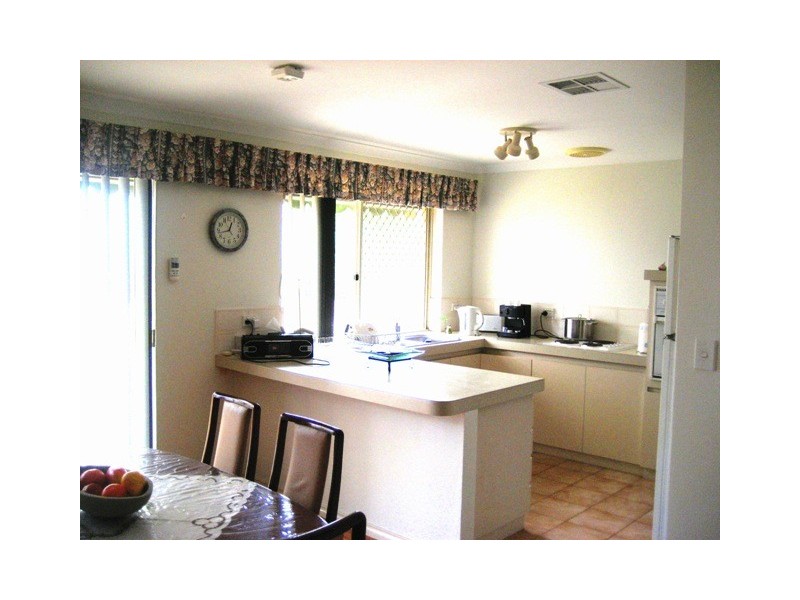 17A Honeysuckle Ramble, Halls Head WA 6210