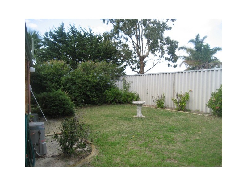 17A Honeysuckle Ramble, Halls Head WA 6210