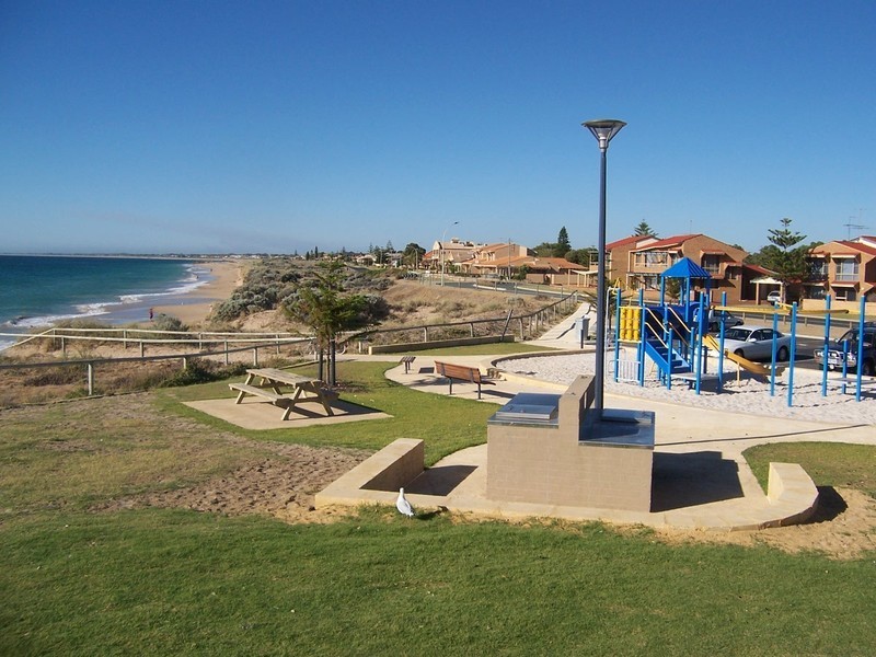 9 Tallas Road, Silver Sands WA 6210