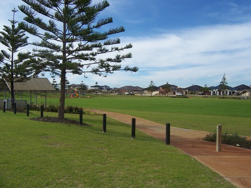 8 Three Bears Loop, Secret Harbour WA 6173