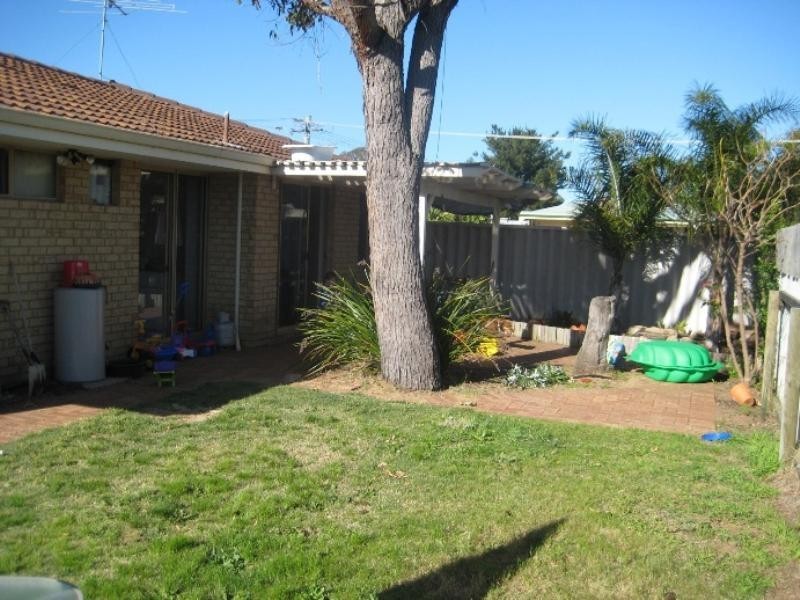 1/2 Saskatchewan Way, Greenfields WA 6210