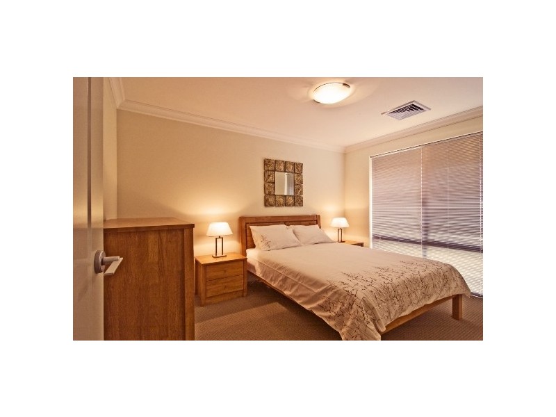 27 Cohen Vista, Lakelands WA 6180