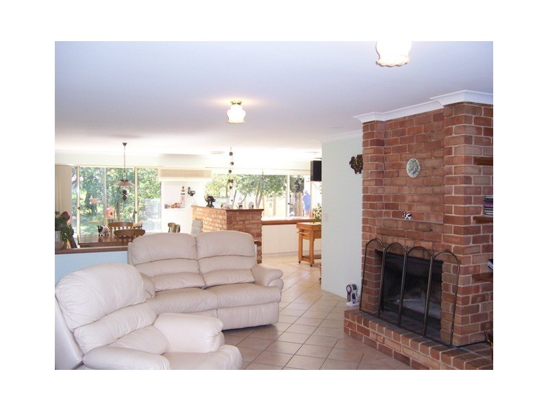 23 Summerhill Drive, Stake Hill WA 6181