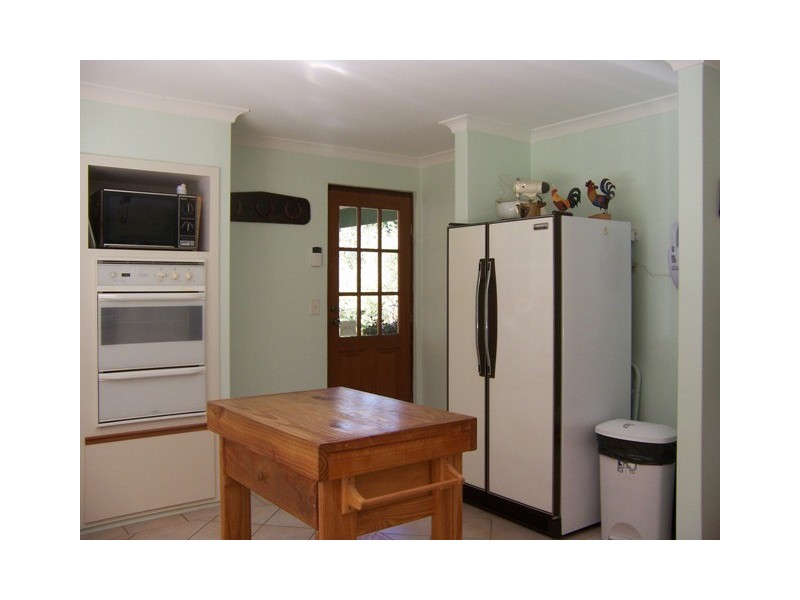 23 Summerhill Drive, Stake Hill WA 6181