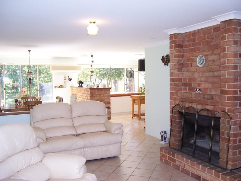 23 Summerhill Drive, Stake Hill WA 6181