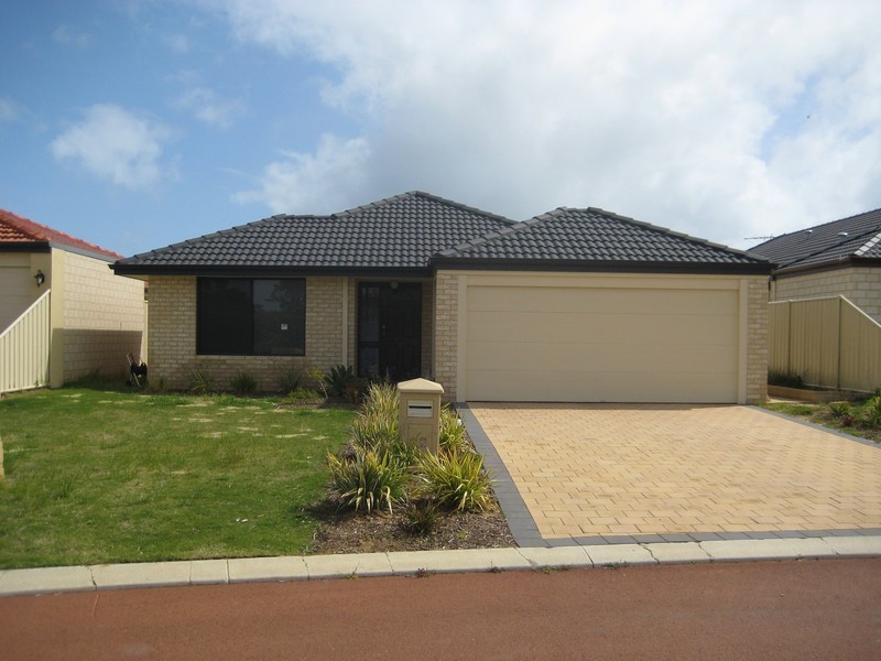 22 Kerkeri Heights, Lakelands WA 6180