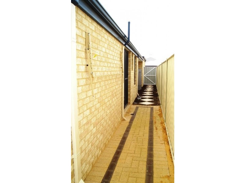 16 Yindana Boulevard, Lakelands WA 6180