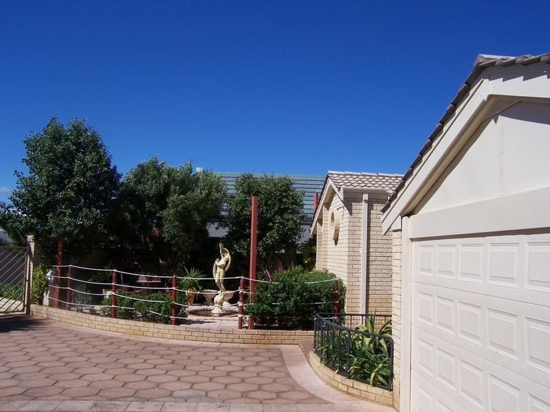 31 Caravel Way, Halls Head WA 6210