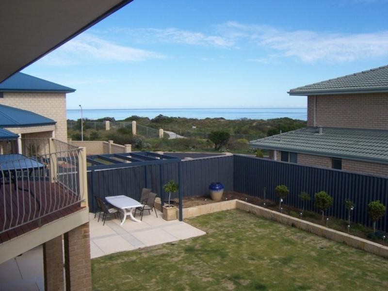2 Seawind Drive, Silver Sands WA 6210