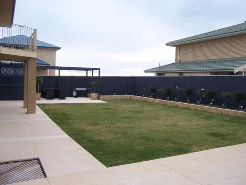 2 Seawind Drive, Silver Sands WA 6210