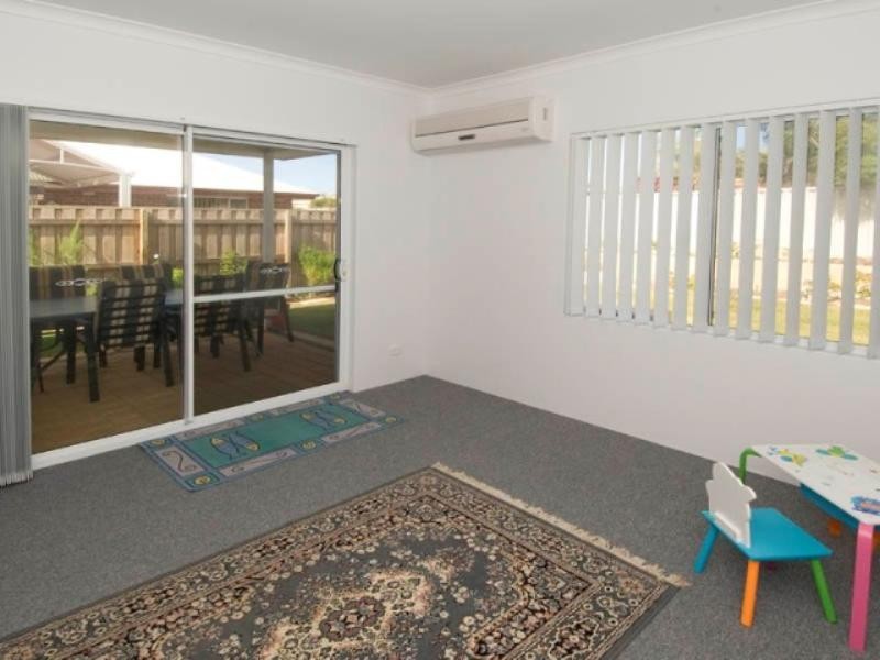 32 Tranquility Way, Halls Head WA 6210