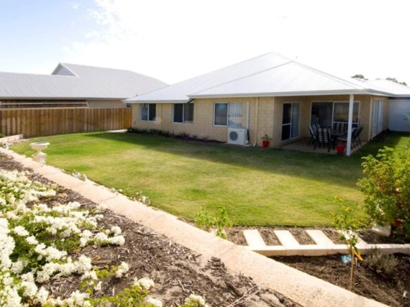 32 Tranquility Way, Halls Head WA 6210