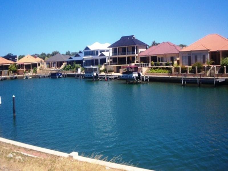 66 Aztec Island Retreat, Halls Head WA 6210