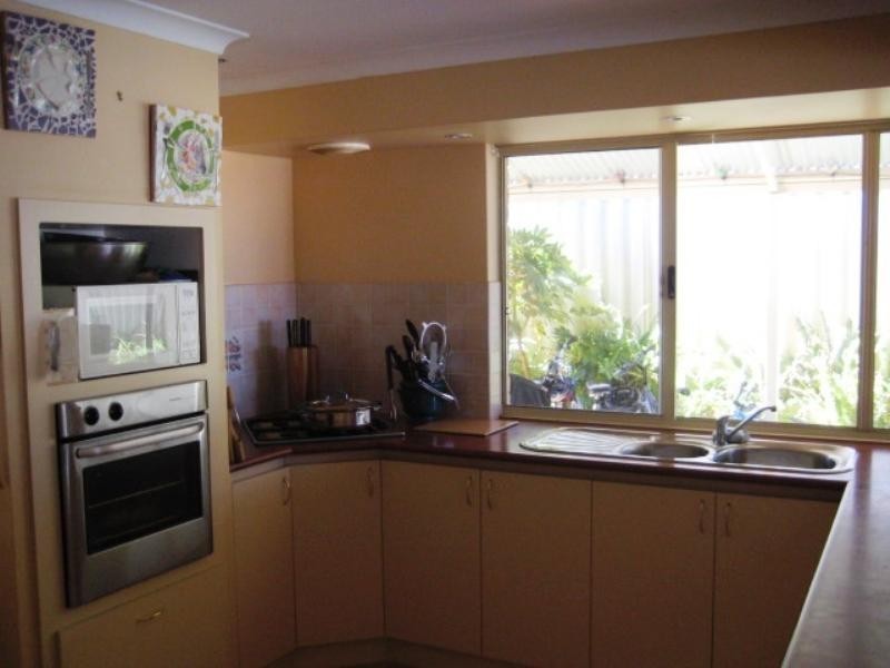 3 Grevillea Rise, Halls Head WA 6210