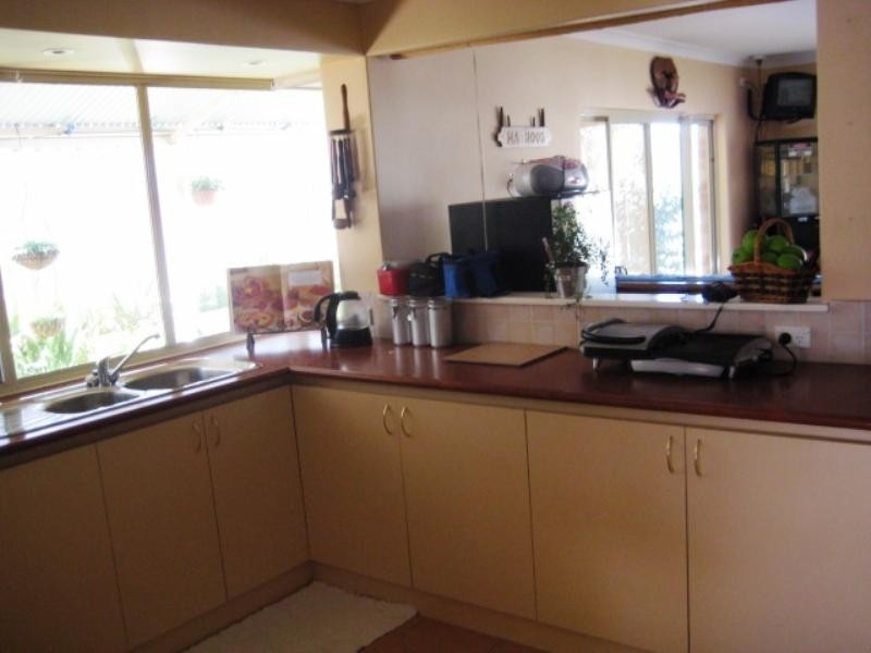 3 Grevillea Rise, Halls Head WA 6210