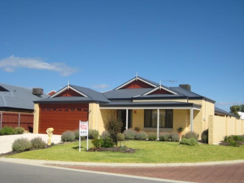 211 Peelwood Parade, Halls Head WA 6210