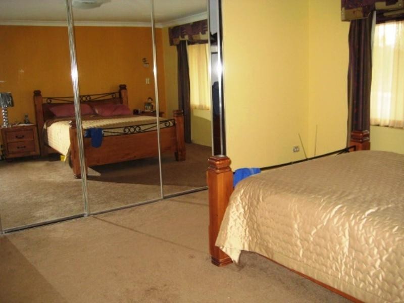 211 Peelwood Parade, Halls Head WA 6210