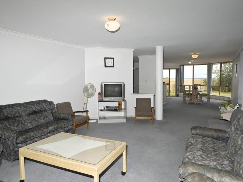 50a Halls Head Parade, Halls Head WA 6210