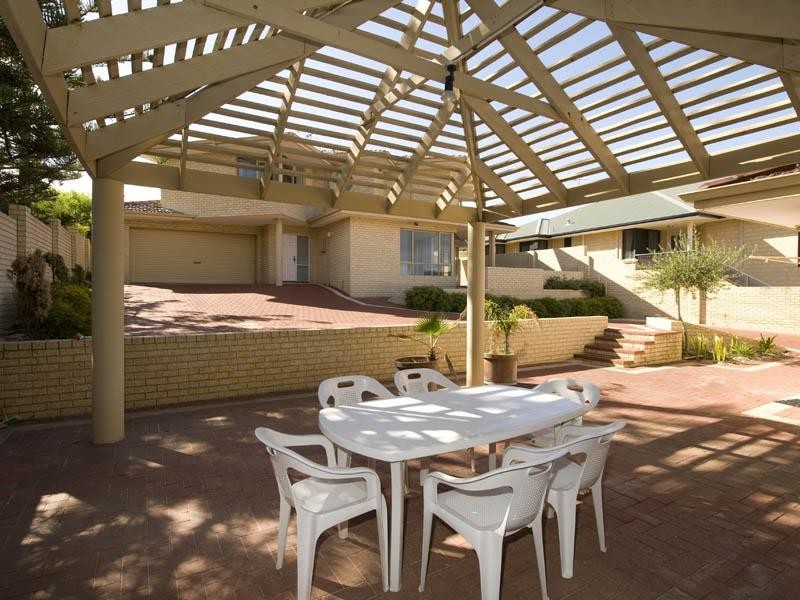 50b Halls Head Parade, Halls Head WA 6210