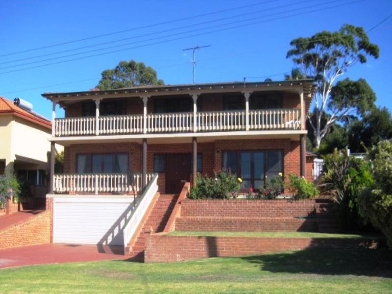 10 Muir Place, Halls Head WA 6210