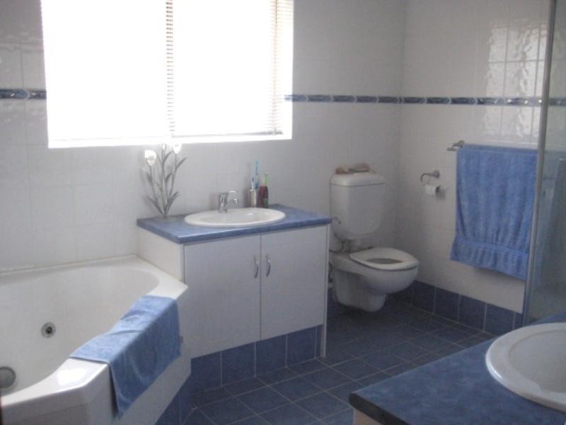 10 Muir Place, Halls Head WA 6210