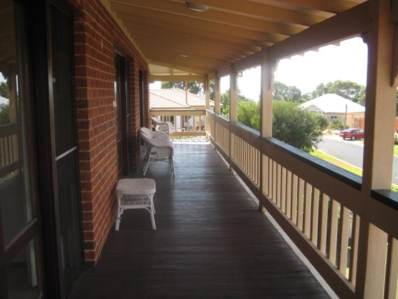10 Muir Place, Halls Head WA 6210