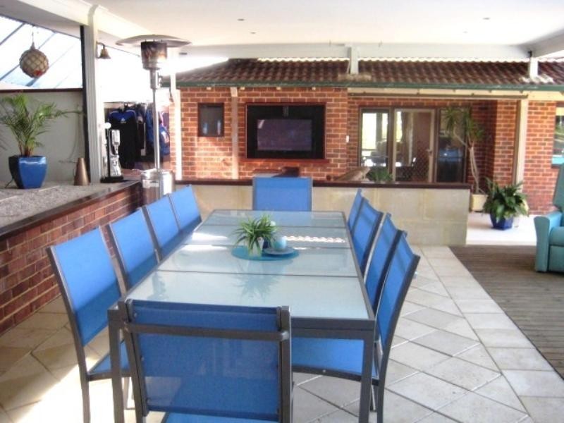 10 Muir Place, Halls Head WA 6210