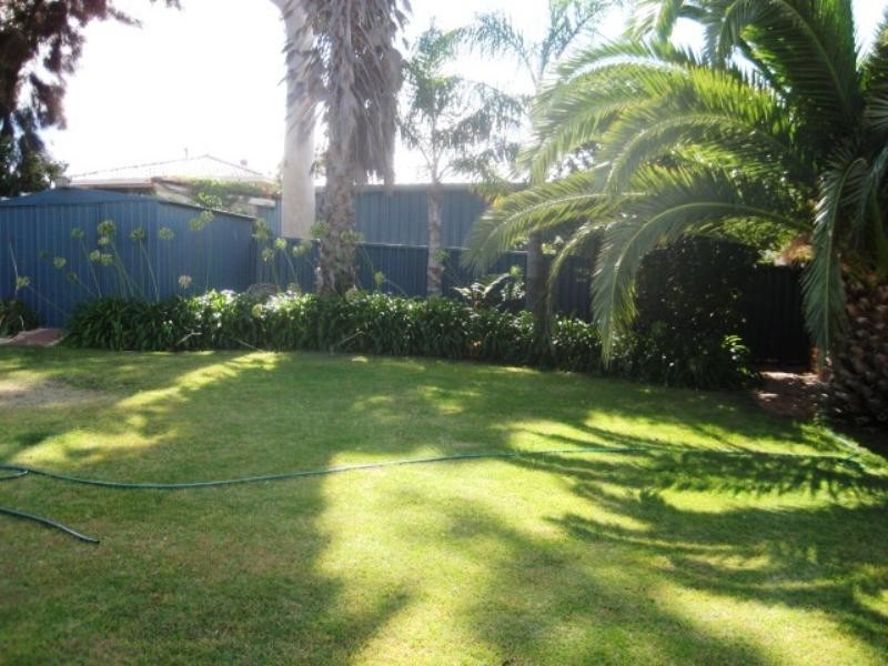 10 Muir Place, Halls Head WA 6210