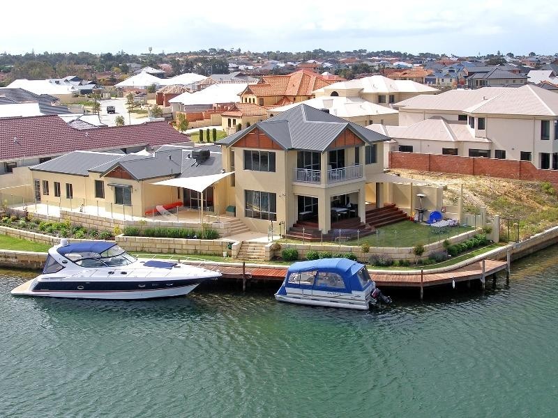 20 Ragamuffin Point, Halls Head WA 6210