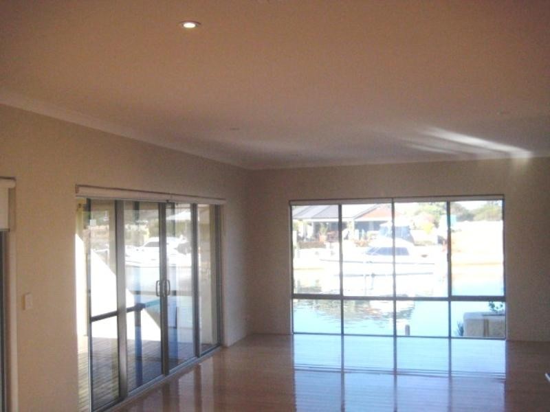 20 Ragamuffin Point, Halls Head WA 6210